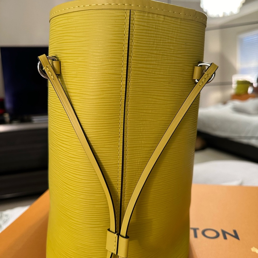 Louis Vuitton Citron Epi Neverfull Tote - Picture 9 of 17